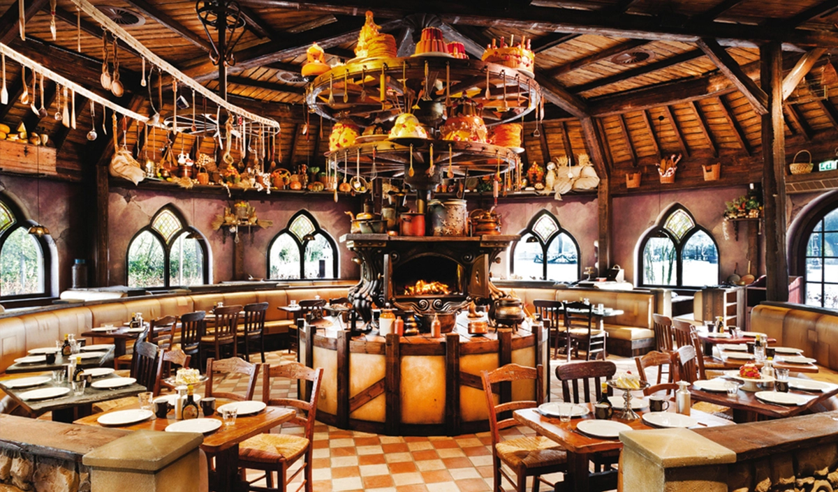 Elaborate restaurant with animatronic furnace